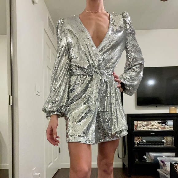 Sequin Long Sleeve Dress w/ Belt - Picture 8 of 14